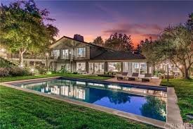 Joe Rogan House: A Look Inside the Comedian’s Residence